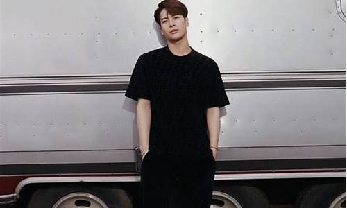 王嘉尔电子烟(王嘉尔的烟嗓)